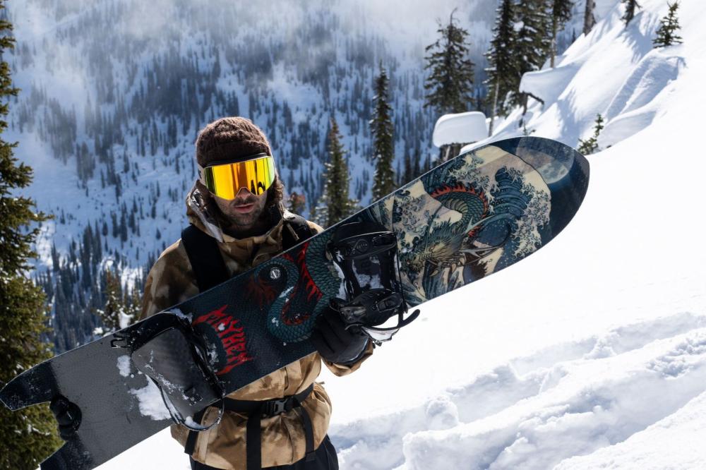 directional snowboard