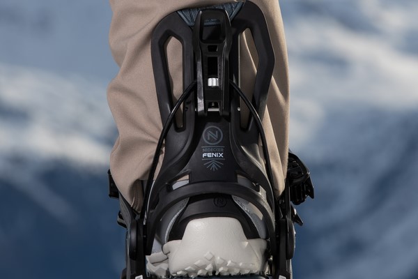 Flow Fenix WhiteSnowboardspecialist van Sideways aan het woord