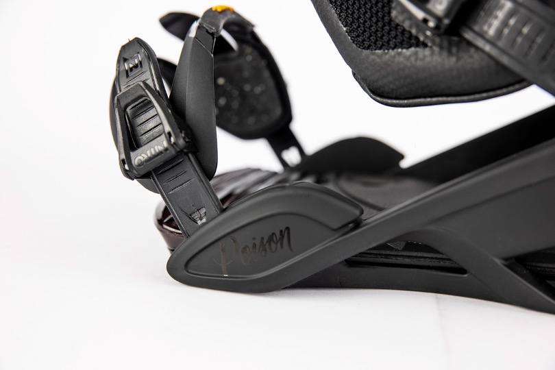 Nitro Poison Ultra BlackSnowboardspecialist van Sideways aan het woord